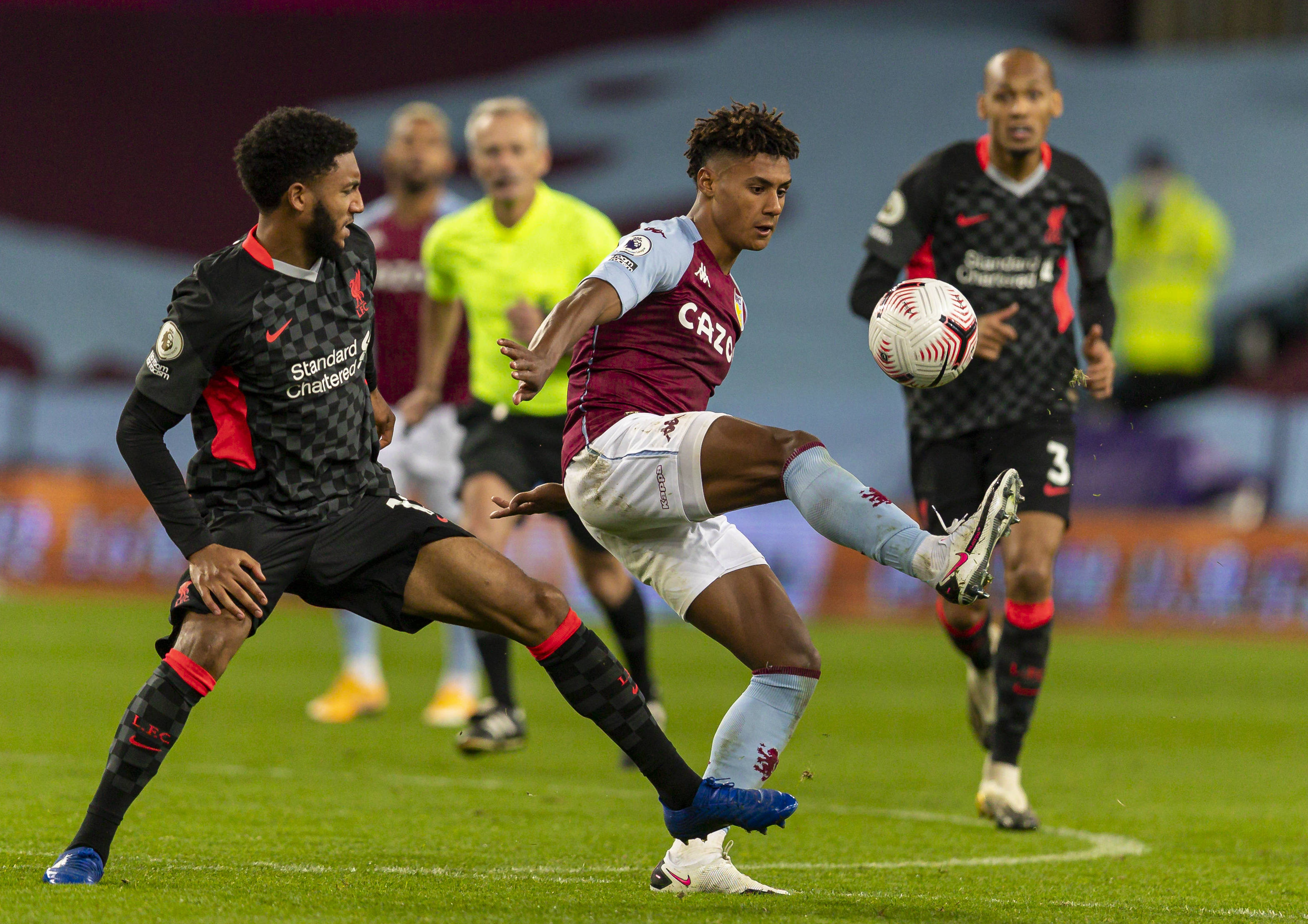 一个强劲对 一个强劲对